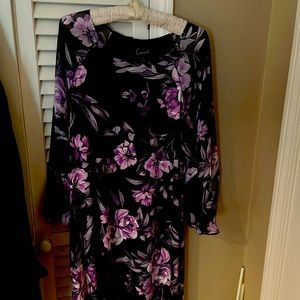 Black and lavender flowered dress. Batwing flowy sleeves. Size 14. Brand new.